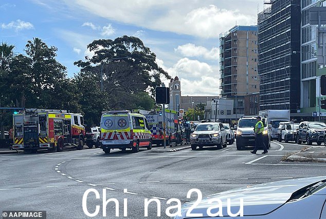 可怕的碰撞造成该地区严重延误,迫使交通改道