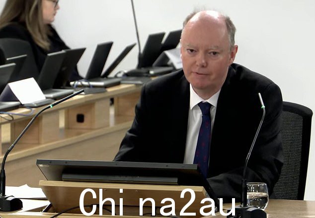 英格兰首席医疗官(如图今天所示)告诉 Covid Inquiry,2020 年初,两人之间的差异“非常小”,因为他更担心遏制新冠病毒传播的措施会产生连锁反应。该病毒