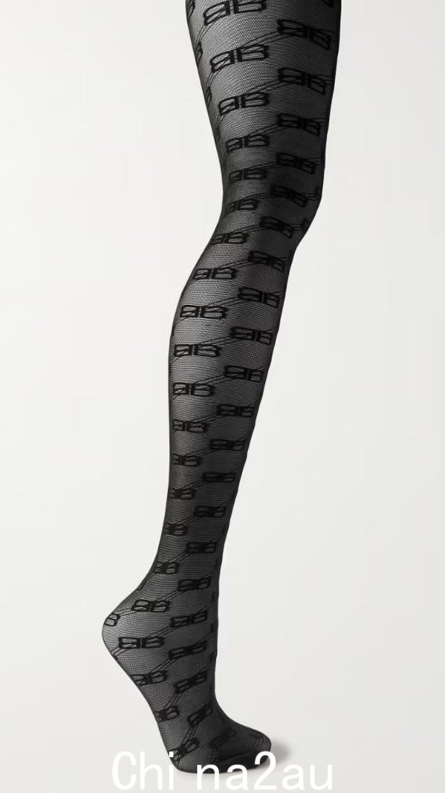 BALENCIAGA:设计师设计的一双印有字母组合的紧身裤只需 195 英镑即可完成您这个节日的装扮