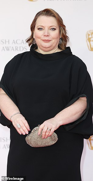 角色:演员阵容还包括乔安娜·斯坎兰 (Joanna Scanlan) 饰演安德鲁的前私人秘书阿曼达·瑟斯克