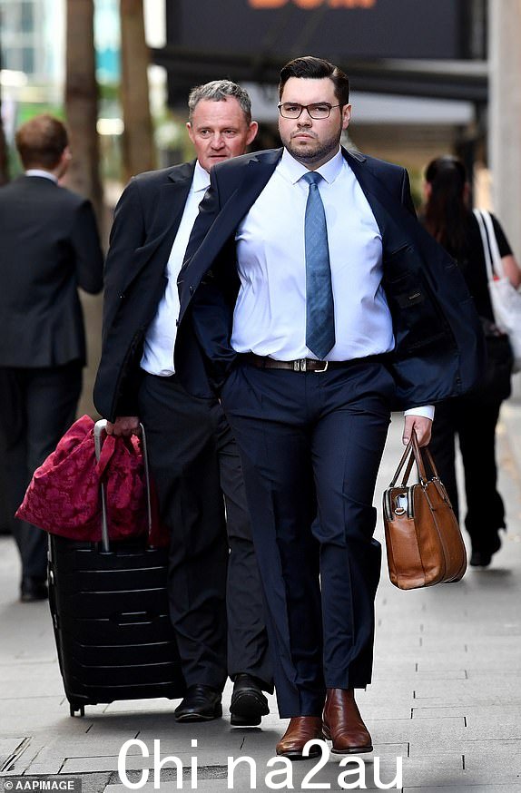 Bruce Lehrmann（右）到达澳大利亚联邦法院，悉尼，2023 年 11 月 22 日星期三。（AAP 图片/Bianca De Marchi）无存档