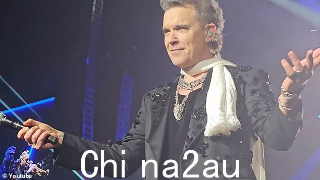 上周,一对已婚夫妇预先购买了他悉尼演出的昂贵门票,发现自己被转移到了“蹩脚座位”后,他们非常愤怒