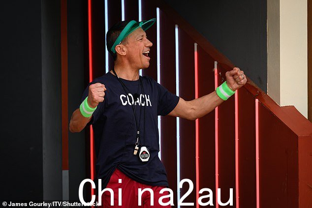 迟到者:52 岁的弗兰基·戴托里 (Frankie Dettori) 自从周四抵达丛林以来,已经和他的营友们安定下来了