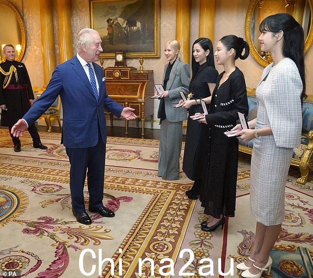 专家强调,如果梅根和哈里继续留在该公司,他们就会参与韩国总统和第一夫人本周华丽的国事访问的盛况和盛况- 标志性韩国流行乐队 Blackpink 等贵宾参观白金汉宫