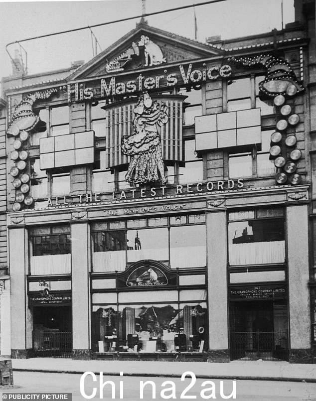 商店于 1921 年首次向公众开放