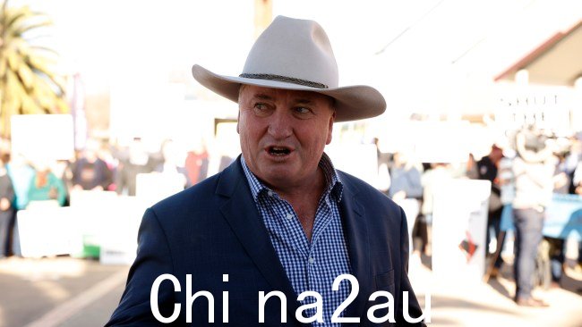 巴纳比·乔伊斯 (Barnaby Joyce) 将矛头指向工党，呼吁工党在一艘载有 12 人的印度尼西亚船只在西澳海岸登陆时“拿出袜子来”。图片：Jonathan Ng