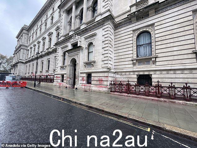 根据昨天发布的两份报告,外交部似乎正在干扰对曼苏尔酋长接管工作的正式调查