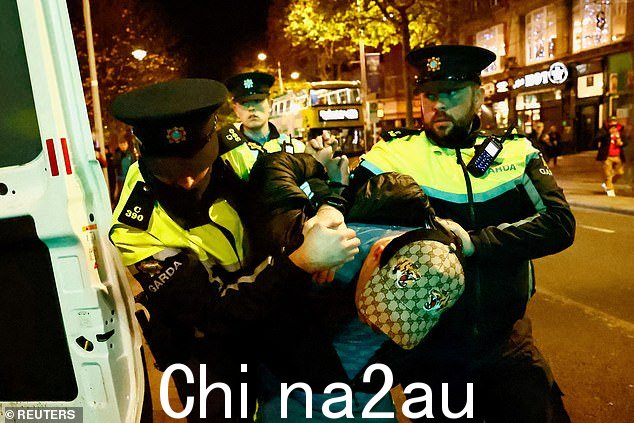 爱尔兰在周四都柏林发生针对学童的可怕持刀袭击事件后,有多达 500 名暴徒发起反移民狂潮,令爱尔兰陷入混乱