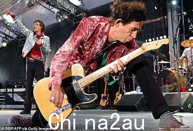 滚石乐队吉他手基思·理查兹 (Keith Richards) 震撼全场,歌手米克·贾格尔 (Mick Jagger) 在 2003 年 6 月 6 日在慕尼黑举行的音乐会上高唱一首最爱的歌曲