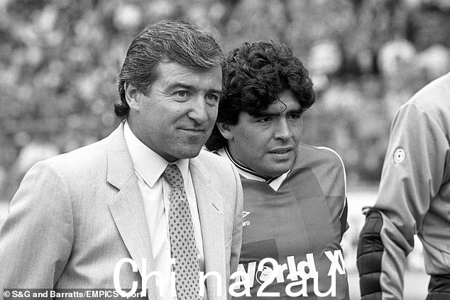 维纳布尔斯于 1987 年在温布利担任由迭戈·马拉多纳 (Diego Maradona) 主演的世界其他国家队阵容