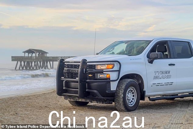 在海滩上看到的泰碧岛佐治亚警车