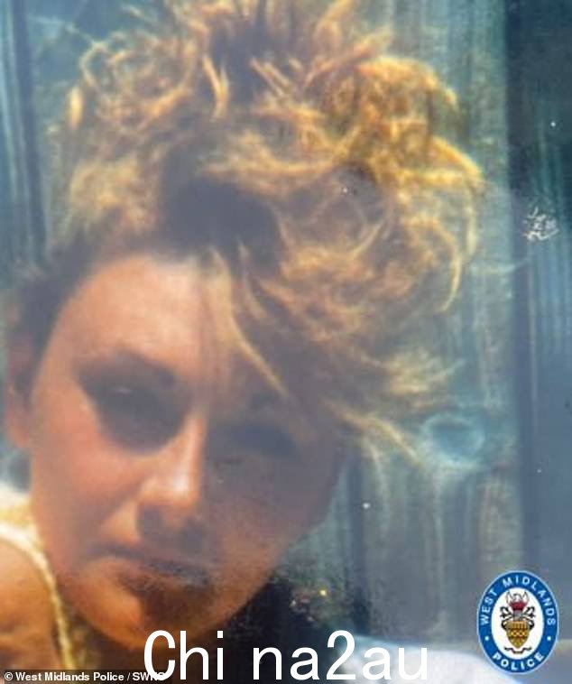 海德先生搬进了萨拉·贝特曼位于西米德兰兹郡伍尔弗汉普顿的公寓,在见到她后不久就帮助满足她的日常需求