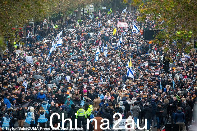 数万人参加伦敦市中心反犹太主义全国游行