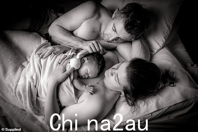 马特·麦康奈尔和妻子玛德琳与小女儿雷恩度过了宝贵的八天