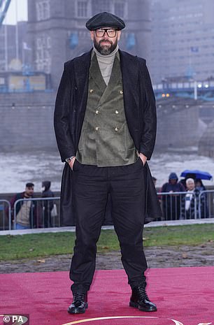 休闲:汤姆·戴维斯 (Tom Davis) 是演员阵容中众多英国名字之一