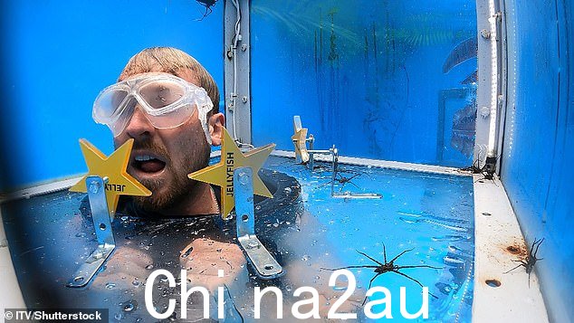 顺利进行:山姆在“可疑生意”丛林塔克试验期间转向令人毛骨悚然的爬行动物