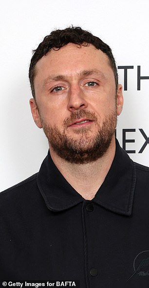 Gary (Joel Morris)(如图)是交通警察 Danny 的同事