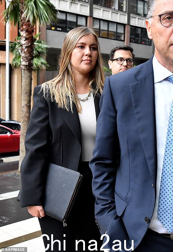 Brittany Higgins 于 2023 年 11 月 28 日星期二抵达澳大利亚悉尼联邦法院。（AAP 图片/Bianca De Marchi）无存档