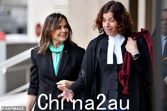 Lisa Wilkinson(左)周二抵达悉尼澳大利亚联邦法院, 2023 年 11 月 28 日。(AAP 图片/Bianca De Marchi)无存档