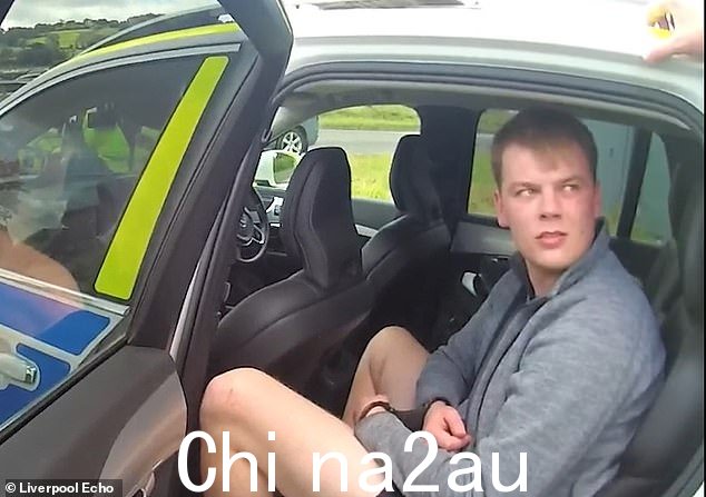 Niall Barry 在前往 2022 年格拉斯顿伯里音乐节的途中被警察逮捕