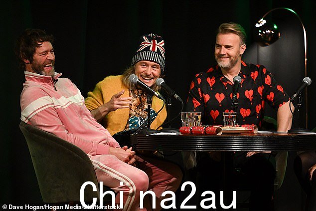 耶!加里·巴洛 (Gary Barlow)、马克·欧文 (Mark Owen) 和霍华德·唐纳德 (Howard Donald) 正在与罪恶之城的赌场老板讨论可能在那里居住的事宜 - 追随阿黛尔 (Adele) 和凯莉·米洛 (Kylie Minogue) 的脚步