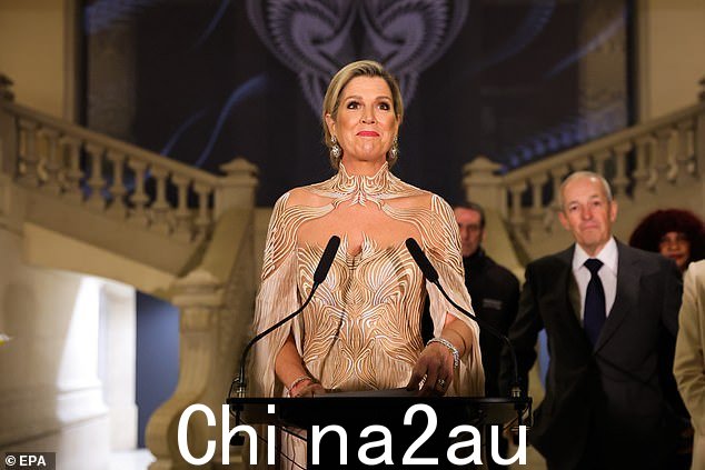 当晚,Máxima 成为舞台中央,正式开幕展览