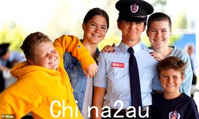 消防员克里斯蒂娜·格兰姆和她的四个孩子面对着圣诞节无家可归的可能性