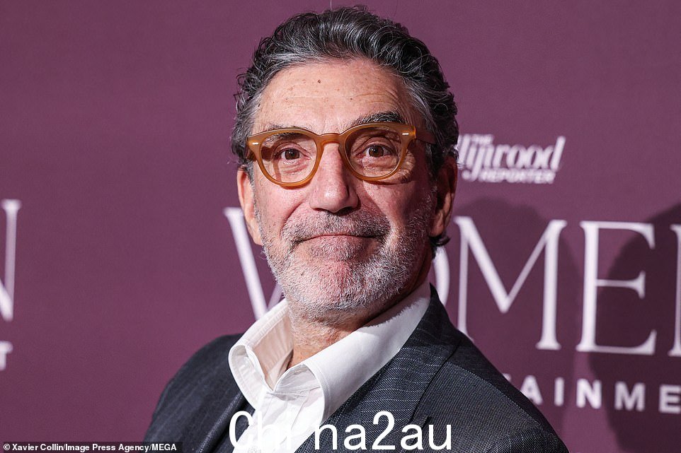 美国电影导演兼电视编剧 Chuck Lorre 也出席了