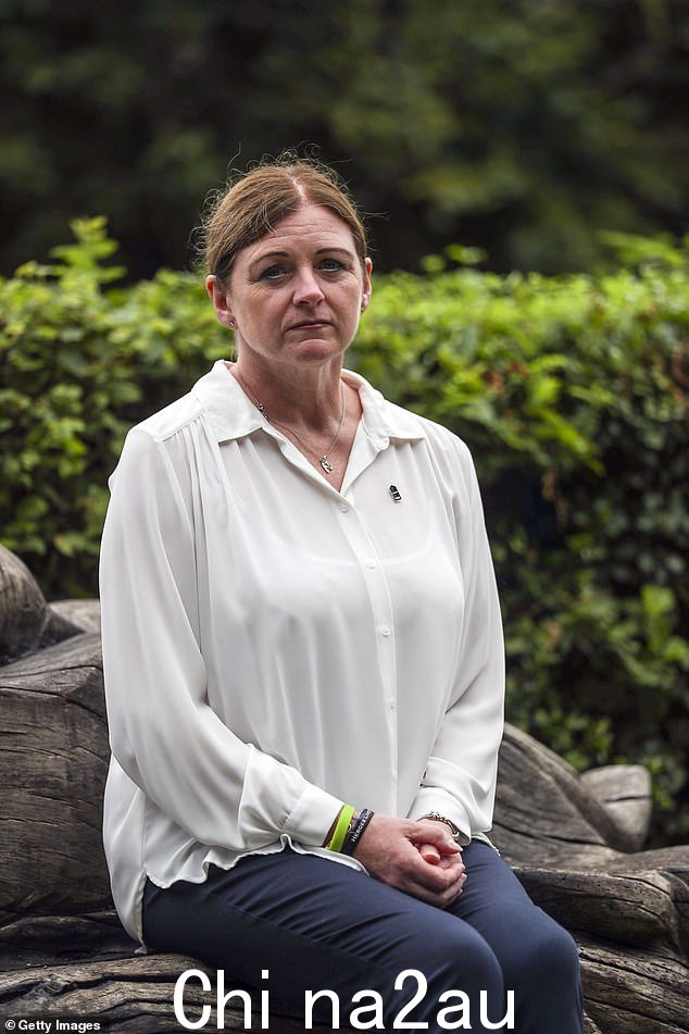 PC Harper 的母亲黛比·阿德拉姆 (Debbie Adlam) 猛烈抨击了一项耗资 500 万英镑重建一个臭名昭著的旅行者营地的提议,那里是杀害她儿子的凶手的藏身之地