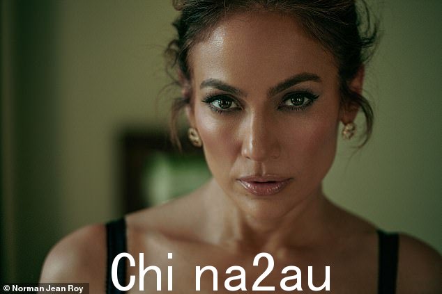 这首新鲜歌曲的灵感来自于她与丈夫本·阿弗莱克 (Ben Affleck) 的婚姻,她与丈夫的爱情故事始于二十年前