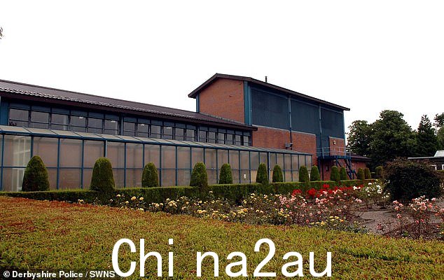 Pownall,27 岁和 Humphries,28 岁,从德比郡的 HMP Sudbury 潜逃(如图)