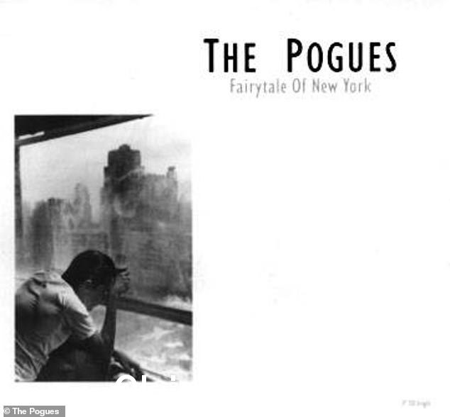 Fairytale of New York 于 1987 年发行,在圣诞单曲排行榜上排名第二,被 Pet Shop Boys 击败,登上榜首位置