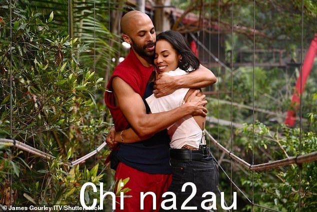 《我是名人》排名第五的 Marvin Humes,38 岁,说在丛林桥尽头看到 Rochelle Humes 让他想起了他们的婚礼那天