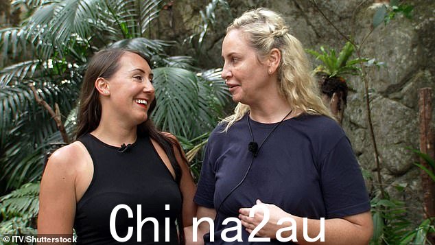 据报道,由于年龄原因,这名年轻人不被允许穿过这座著名的桥梁,所以乔西遇到了她最好的朋友米娅·威廉姆斯相反
