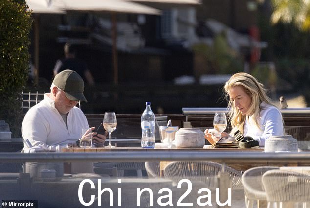 三年来,两人通过律师否认参与 PPE Medpro。今年 2 月,两人在 Quinta do Lago 的 Casa Do Lago 餐厅合影