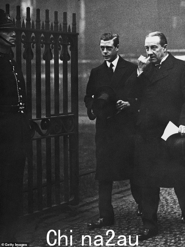 未来的爱德华国王1926 年 10 月,d 八世与英国首相斯坦利·鲍德温。