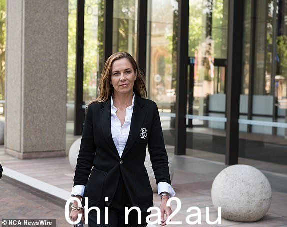 澳大利亚悉尼 - NewsWire 照片，2023 年 12 月 101 日：布列塔尼·希金斯的母亲凯利·希金斯离开悉尼联邦法院。图片：NCA NewsWire / Flavio Brancaleone