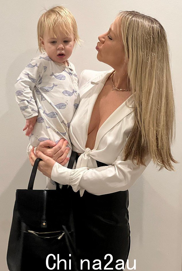 Chloe 即将接受与 James 的分手,并共同抚养他们的女儿