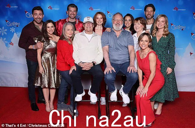 Chase,80 岁,与他的搭档 72 岁的 Beverly D'Angelo、73 岁的兰迪·奎德和 71 岁的 Miriam Flynn 一起在新泽西博览中心,其中包括乔纳森·贝内特 (Jonathan Bennett) 、莱西·查伯特、韦斯·布朗、艾丽西亚·维特、艾琳·卡希尔、史蒂夫·隆德、辛迪·巴斯比和妮基·德洛奇