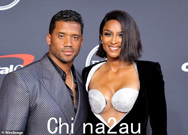 席亚拉 (Ciara),本名席亚拉·哈里斯公主 (Ciara Princess Harris),2016 年与拉塞尔 (Russell) 在英国柴郡的佩克福顿城堡 (Peckforton Castle) 喜结良缘;去年拍摄