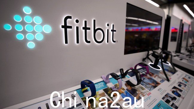 Fitbit 因故意误导消费者获得缺陷产品赔偿的权利而被处以 1100 万美元的罚款。图片：Dursun Aydemir/Anadolu Agency via Getty Images
