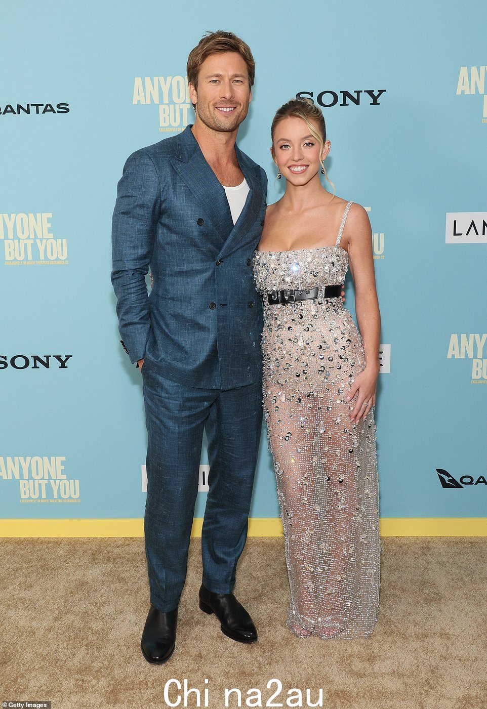 Sydney Sweeney,26 岁,与英俊的搭档格伦·鲍威尔 (Glen Powell) 一起闪耀,35 号,周一在纽约举行的即将上映的电影《Anyone But You》的首映式上