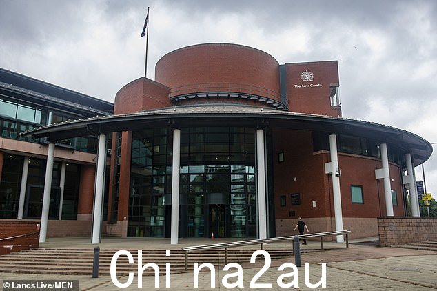 琼斯每月支付给自己高达 8,000 英镑 - 普雷斯顿皇家法院获悉,这是她每月 1,200 英镑实际工资的六倍多