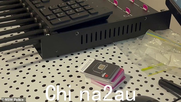 据称警方在搜查该男子的财产时发现了一些 SIM 卡