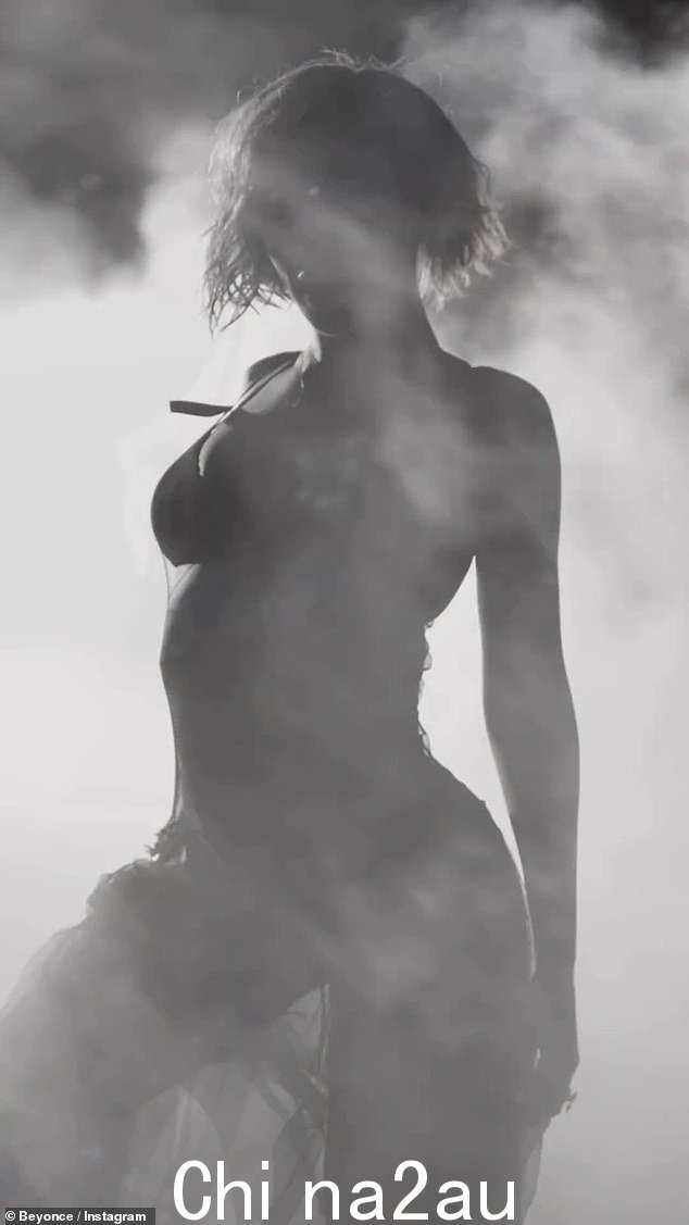专辑收录了《Drunk In Love》(如图)和《Pretty Hurts》等热门歌曲