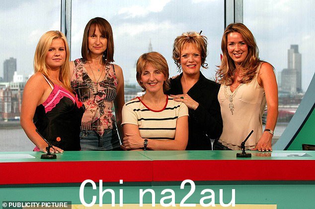 卡罗尔于 2004 年加入该小组,从 2000 年到 2013 年一直是 Loose Women 的常客,然后从 2018 年开始又是