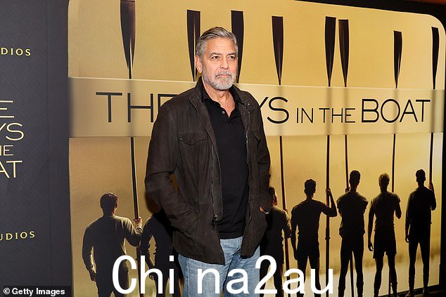 克鲁尼参加了这次放映,这对凯亚来说是一次重聚,因为这位演艺传奇人物是凯亚的家庭朋友。他和 Kaia 的父亲 Rande Gerber 共同创立了 Casamigos 龙舌兰酒;星期三看到