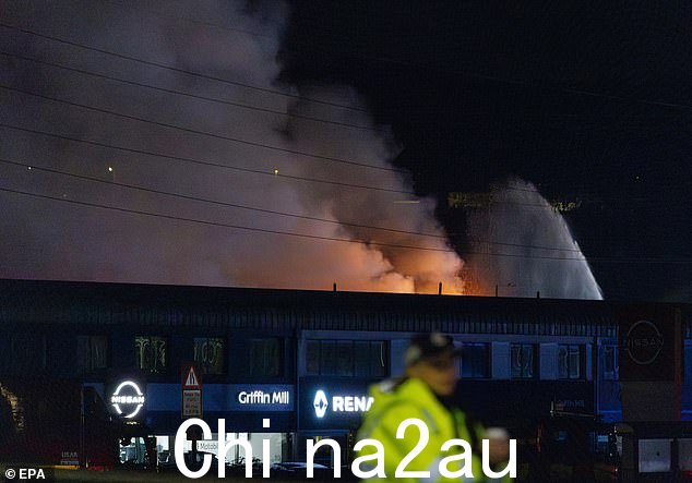 2023 年 12 月 14 日,威尔士庞特普里德 Treforest 工业园发生火灾,冒出大量浓烟