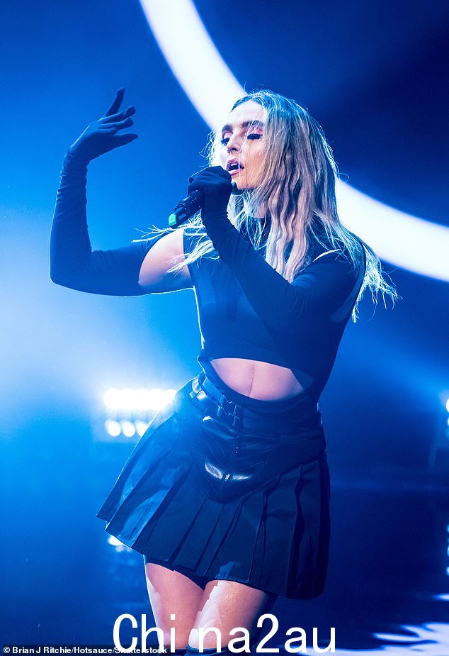 Perrie Edwards,30 岁,截至 2023 年 3 月,她的公司 Perrie Louise Limited 的资产从 186,000 英镑飙升至超过 120 万英镑