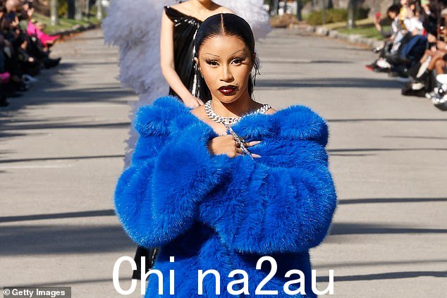 不安:Cardi B 在对分居的丈夫 Offset 进行情感咆哮时泪流满面,她猛烈抨击他在她“最脆弱的时刻”玩弄自己的情绪(本月早些时候看到)